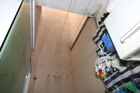 Casa de condomínio à venda com 68m², 2 quartos e 1 vagaÁrea de Serviço
