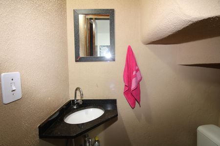 Casa de condomínio à venda com 68m², 2 quartos e 1 vagaLavabo