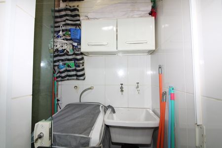 Casa de condomínio à venda com 68m², 2 quartos e 1 vagaÁrea de Serviço