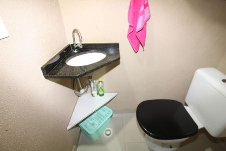 Casa de condomínio à venda com 68m², 2 quartos e 1 vagaLavabo