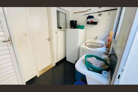 Área de Serviço de casa de condomínio para alugar com 4 quartos, 214m² em Jardim Barbacena, Cotia