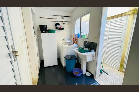 Casa de condomínio para alugar com 214m², 4 quartos e 6 vagas Casa de condomínio para alugar com 214m², 4 quartos e 6 vagasÁrea de Serviço