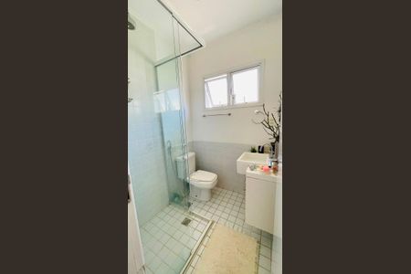 Casa de condomínio para alugar com 214m², 4 quartos e 6 vagas Casa de condomínio para alugar com 214m², 4 quartos e 6 vagasBanheiro suíte