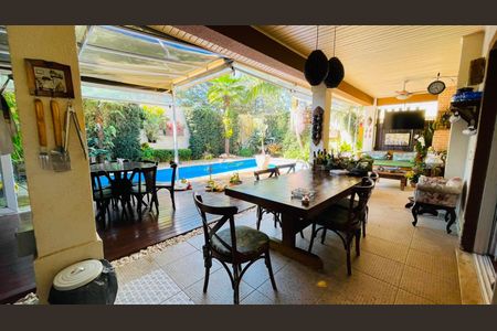Casa de condomínio para alugar com 214m², 4 quartos e 6 vagas Casa de condomínio para alugar com 214m², 4 quartos e 6 vagasÁrea privativa