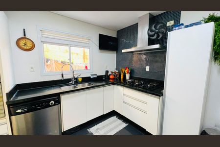 Casa de condomínio para alugar com 214m², 4 quartos e 6 vagas Casa de condomínio para alugar com 214m², 4 quartos e 6 vagasCozinha