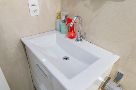Banheiro de apartamento à venda com 2 quartos, 60m² em Parque Viana, Barueri