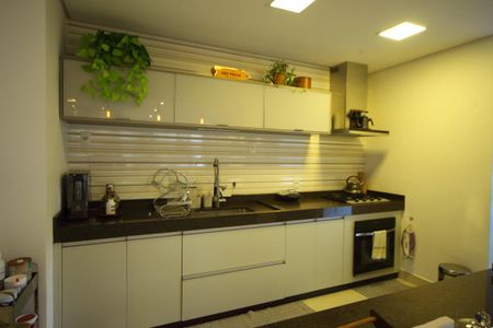 Apartamento à venda com 116m², 2 quartos e 2 vagasCozinha 