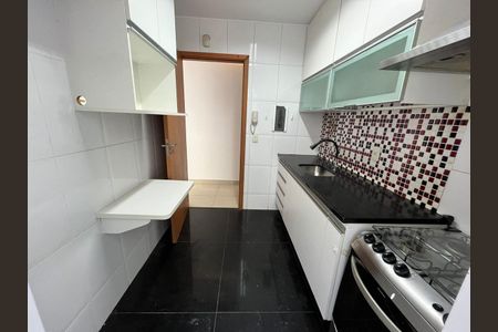 Cozinha de apartamento para alugar com 2 quartos, 60m² em Buritis, Belo Horizonte
