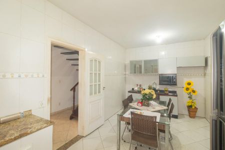 Casa à venda com 200m², 2 quartos e 3 vagas Casa à venda com 200m², 2 quartos e 3 vagasCozinha