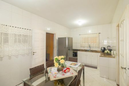 Casa à venda com 200m², 2 quartos e 3 vagas Casa à venda com 200m², 2 quartos e 3 vagasCozinha