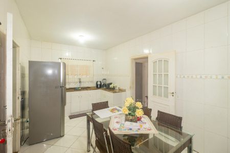 Casa à venda com 200m², 2 quartos e 3 vagas Casa à venda com 200m², 2 quartos e 3 vagasCozinha