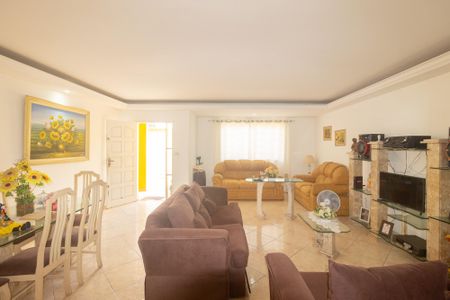 Casa à venda com 200m², 2 quartos e 3 vagas Casa à venda com 200m², 2 quartos e 3 vagasSala
