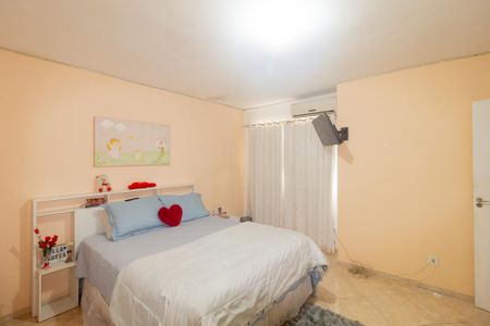 Casa à venda com 200m², 2 quartos e 3 vagas Casa à venda com 200m², 2 quartos e 3 vagasQuarto