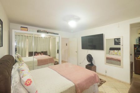 Casa à venda com 200m², 2 quartos e 3 vagas Casa à venda com 200m², 2 quartos e 3 vagasSuíte
