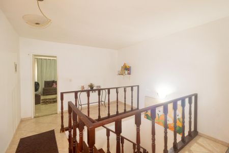 Casa à venda com 200m², 2 quartos e 3 vagas Casa à venda com 200m², 2 quartos e 3 vagasHall