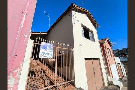 Casa à venda com 109m², 2 quartos e 1 vaga Casa à venda com 109m², 2 quartos e 1 vagaFachada