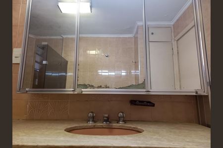 Apartamento à venda com 220m², 3 quartos e 2 vagas Apartamento à venda com 220m², 3 quartos e 2 vagasBanheiro 2