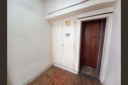Apartamento à venda com 220m², 3 quartos e 2 vagas Apartamento à venda com 220m², 3 quartos e 2 vagasQuarto de Serviço