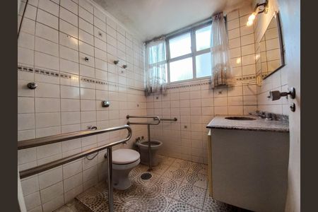 Apartamento à venda com 220m², 3 quartos e 2 vagas Apartamento à venda com 220m², 3 quartos e 2 vagasBanheiro 1