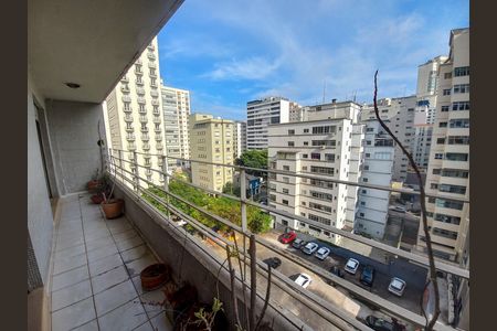 Apartamento à venda com 220m², 3 quartos e 2 vagas Apartamento à venda com 220m², 3 quartos e 2 vagasSacada