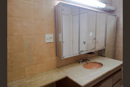 Apartamento à venda com 220m², 3 quartos e 2 vagas Apartamento à venda com 220m², 3 quartos e 2 vagasBanheiro 2