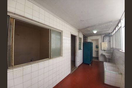Apartamento à venda com 220m², 3 quartos e 2 vagas Apartamento à venda com 220m², 3 quartos e 2 vagasÁrea de Serviço