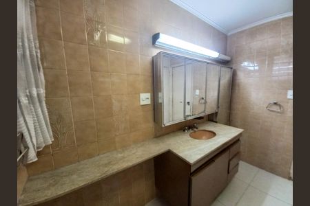 Apartamento à venda com 220m², 3 quartos e 2 vagas Apartamento à venda com 220m², 3 quartos e 2 vagasBanheiro 2