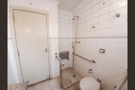 Apartamento à venda com 220m², 3 quartos e 2 vagas Apartamento à venda com 220m², 3 quartos e 2 vagasBanheiro 1