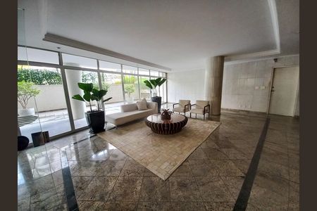 Apartamento à venda com 220m², 3 quartos e 2 vagas Apartamento à venda com 220m², 3 quartos e 2 vagasHall social