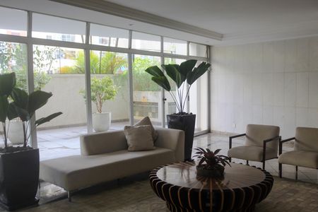 Apartamento à venda com 220m², 3 quartos e 2 vagas Apartamento à venda com 220m², 3 quartos e 2 vagasHall social