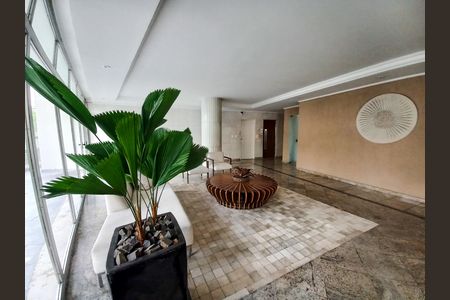 Apartamento à venda com 220m², 3 quartos e 2 vagas Apartamento à venda com 220m², 3 quartos e 2 vagasHall social
