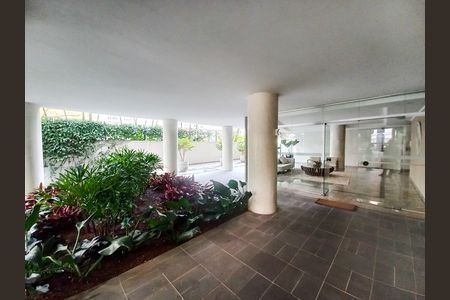 Apartamento à venda com 220m², 3 quartos e 2 vagas Apartamento à venda com 220m², 3 quartos e 2 vagasHall social