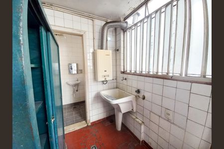 Apartamento à venda com 220m², 3 quartos e 2 vagas Apartamento à venda com 220m², 3 quartos e 2 vagasÁrea de Serviço