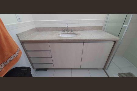 Apartamento para alugar com 194m², 4 quartos e 3 vagas Apartamento para alugar com 194m², 4 quartos e 3 vagasBanheiro da Suíte 1