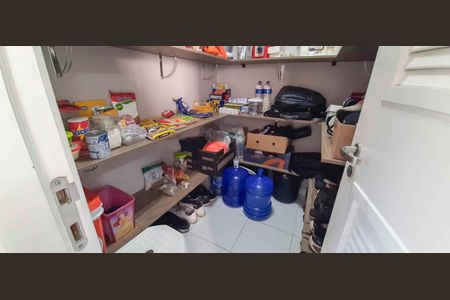 Apartamento para alugar com 194m², 4 quartos e 3 vagas Apartamento para alugar com 194m², 4 quartos e 3 vagasDespensa