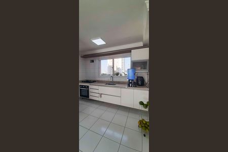 Apartamento para alugar com 194m², 4 quartos e 3 vagas Apartamento para alugar com 194m², 4 quartos e 3 vagasCozinha