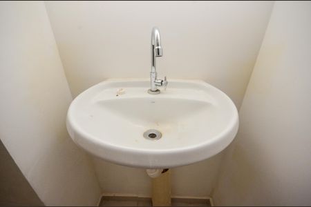 Banheiro de apartamento à venda com 2 quartos, 51m² em Parque Panamericano, São Paulo