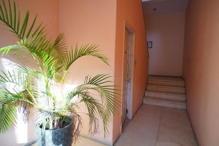 Hall de entrada de apartamento à venda com 2 quartos, 90m² em Jardim São Pedro, Porto Alegre