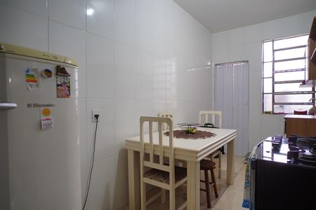 Cozinha de apartamento à venda com 2 quartos, 90m² em Jardim São Pedro, Porto Alegre