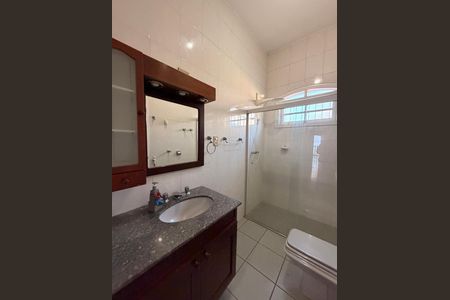 Banheiro Social de casa à venda com 3 quartos, 181m² em Vila Boaventura, Jundiaí