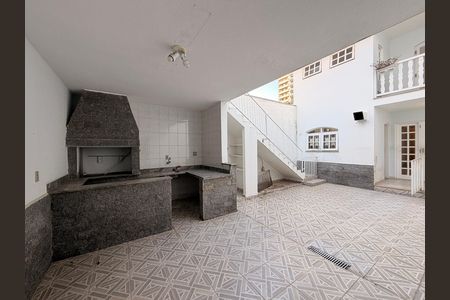 Casa à venda com 181m², 3 quartos e 2 vagasQuintal