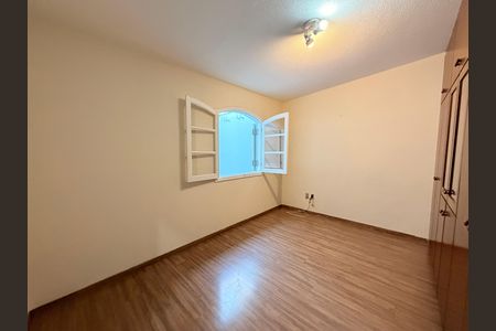Casa à venda com 181m², 3 quartos e 2 vagasQuarto 2