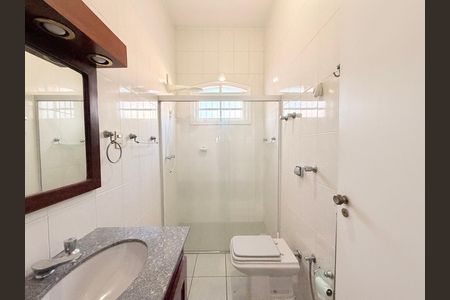 Casa à venda com 181m², 3 quartos e 2 vagasBanheiro Social