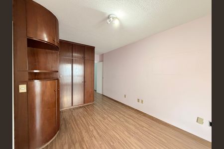 Casa à venda com 181m², 3 quartos e 2 vagasSuíte 1