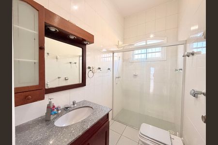 Casa à venda com 181m², 3 quartos e 2 vagasBanheiro Social