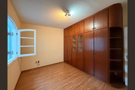 Casa à venda com 181m², 3 quartos e 2 vagasQuarto 2