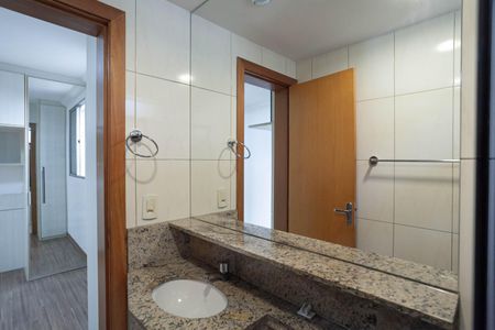 Banheiro da suíte de apartamento à venda com 3 quartos, 147m² em Castelo, Belo Horizonte