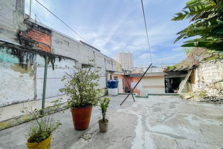 Casa à venda com 107m², 2 quartos e 3 vagas Casa à venda com 107m², 2 quartos e 3 vagasQuintal