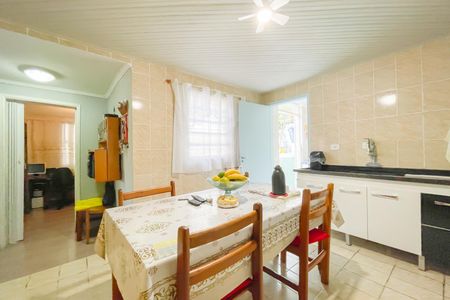 Casa à venda com 107m², 2 quartos e 3 vagas Casa à venda com 107m², 2 quartos e 3 vagasCozinha