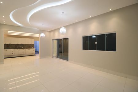 Sala de casa para alugar com 3 quartos, 360m² em Daniel Fonseca, Uberlândia